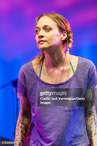 Apple Singer 2,584 Fiona Apple Photos & High Res Pictures - Getty Images
