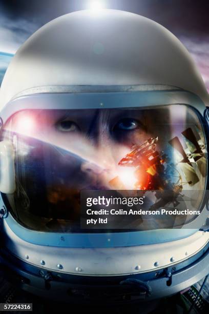 astronaut floating in space near satellite - ruimtehelm stockfoto's en -beelden