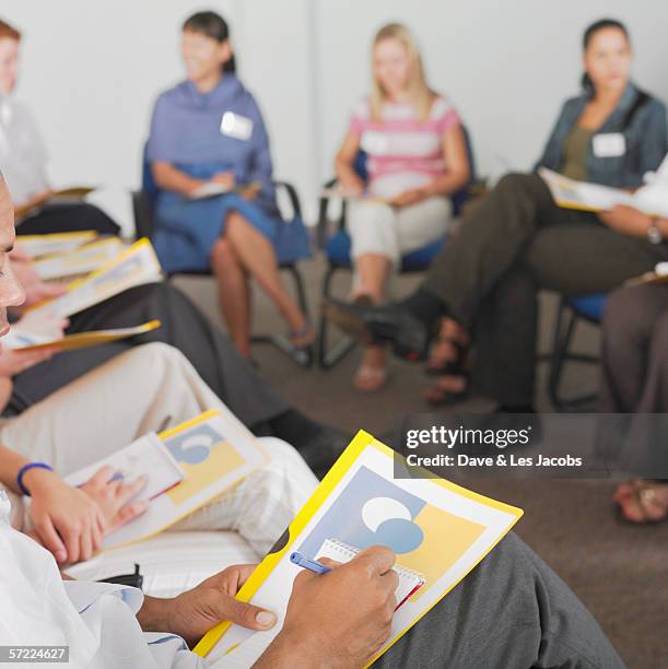 business people in conference - koreaans schrift stockfoto's en -beelden