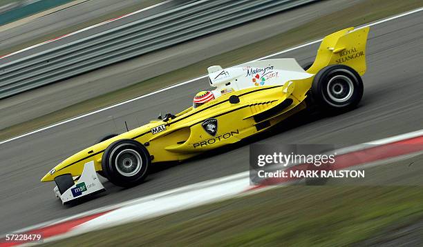 Alex Yoong of A1 Team Malaysia races during the qualifying session of the China A1 Grand Prix, at the Shanghai International circuit 01 April 2006....