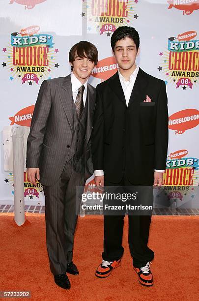 Actors Drake Bell and Josh Peck arrive at the 19th Annual Kid's Choice Awards held at UCLA's Pauley Pavilion on April 1, 2006 in Westwood, California.