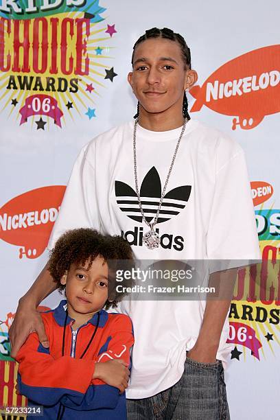Actor Khleo Thomas and brother Khameel Thomas arrive at the 19th Annual Kid's Choice Awards held at UCLA's Pauley Pavilion on April 1, 2006 in...