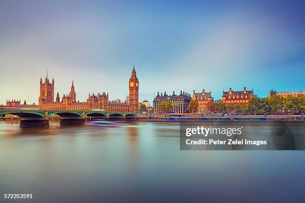 london cityscape at sunrise - london skyline photos et images de collection