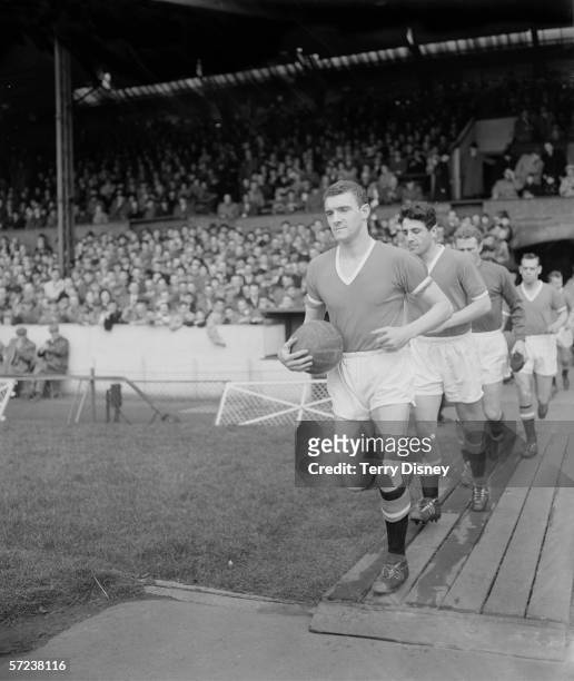 Manchester United captain Bill Foulkes leads his team onto the pitch, April 1958.