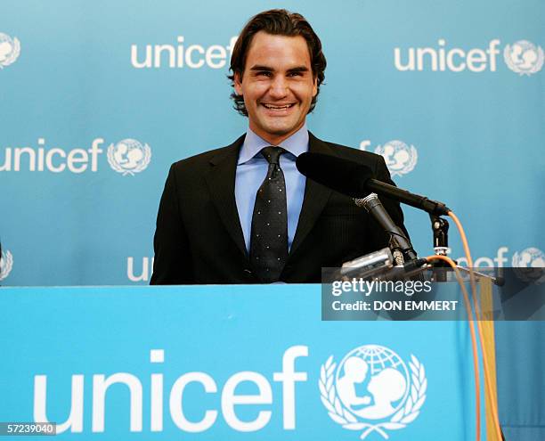 New York, UNITED STATES: Tennis star Roger Federer of Switzerland talks to those gathered to see him join UNICEF as a Goodwill Ambassador 3 April,...