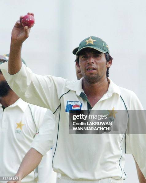 Pakistan Cricketer Mohammad Asif Raises A Ball During The Second Day pakistan-cricketer-mohammad-asif-raises-a-ball-during-the-second-day