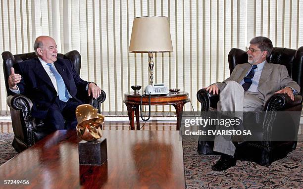 El secretario general de la Organizacion de los Estados Americanos , Jose Miguel Insulza y el canciller de Brasil Celso Amorim conversan durante una...