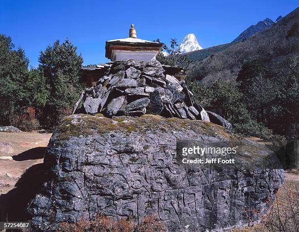 chorten and ama dablam from nunnery below thyangboche monastery. ama dablam, thyangboche monastery, khumbu, nepal. - thyangboche monastery stock pictures, royalty-free photos & images