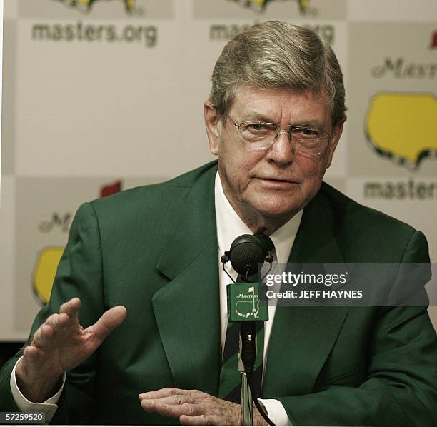 Augusta, UNITED STATES: Hootie Johnson, Chairman of Augusta National Golf Club and the Master Tournament gives his annual press briefing 05 April...