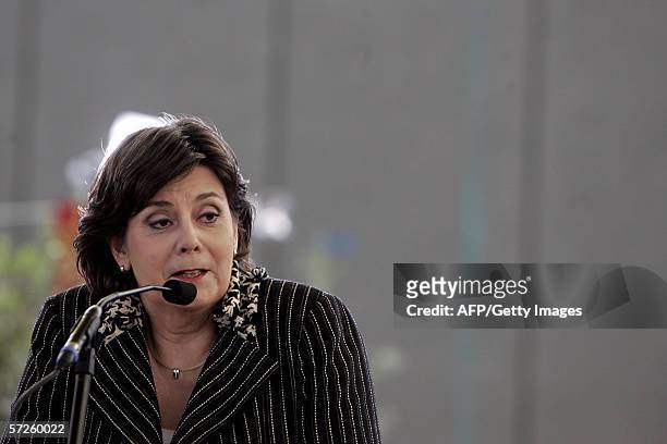 Amsterdam, NETHERLANDS: Dutch Minister of Integration and Immigration and member of the labour party VVD, Rita Verdonk speaks, 5 April 2006 during a...