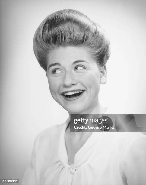 woman glancing, posing in studio, (b&w), close-up, portrait - beehive hair stock pictures, royalty-free photos & images