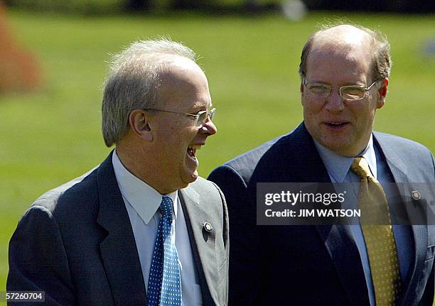 Washington, UNITED STATES: Deputy Chief of Staff Joe Hagin laughs with White House chief political advisor Karl Rove 05 April 2006 on the south lawn...