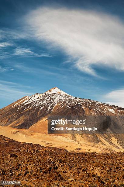 snowcapped teide volcano - pico de teide stock-fotos und bilder