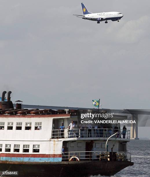 Rio De Janeiro-Internacional Apt, BRAZIL: ACOMPANA NOTA ECO BRAZIL AVIACION Un avion de la compania Varig se prepara para aterrizar en el aeropuerto...