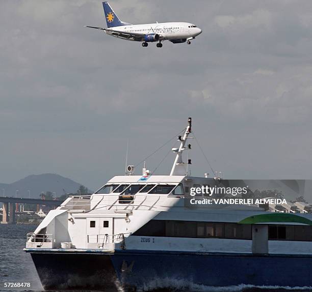 Rio De Janeiro-Internacional Apt, BRAZIL: ACOMPANA NOTA ECO BRAZIL AVIACION Un avion de la compania Varig se prepara para aterrizar en el aeropuerto...