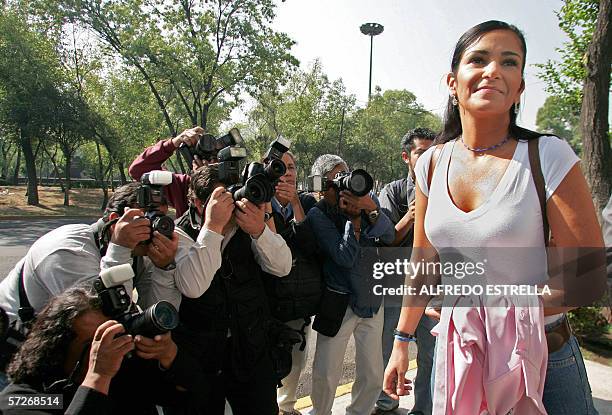 La periodista mexicana Lydia Cacho es fotografiada a su llegada a la Procuraduria General de la Republica para ratificar su demanda en contra del...