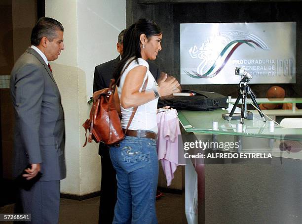 La periodista mexicana Lydia Cacho , acompanada de su abogado Guillermo Cuen, se presenta en la Procuraduria General de la Republica para ratificar...