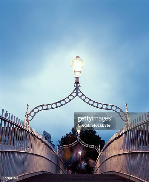 lights on the ha'penny bridge in dublin, ireland - ha'penny bridge dublin stock pictures, royalty-free photos & images