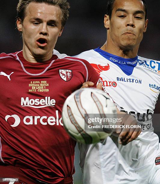 Longeville-les-Metz, FRANCE: Metz's Russian midfielder Ruslan Pimenov vies with Troyes' French defender Gregory Paisley during their french L1...