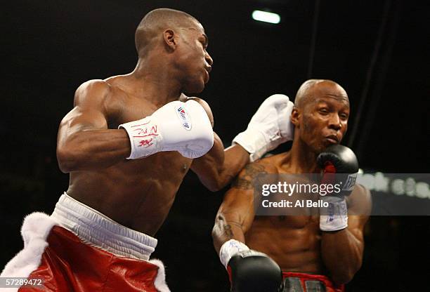 Zab Judah Vs Floyd Mayweather Full Fight Mayweather Vs Zab Judah Photos and Premium High Res Pictures - Getty Images