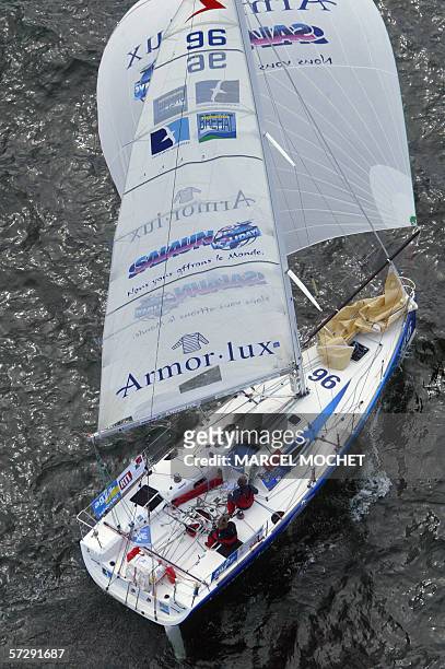 French skippers Servane Escoffier et Bretrand Lebas aboard "Armor-Lux" sail with spinaker during the start of the AG2R sailing race 09 April 2006 in...