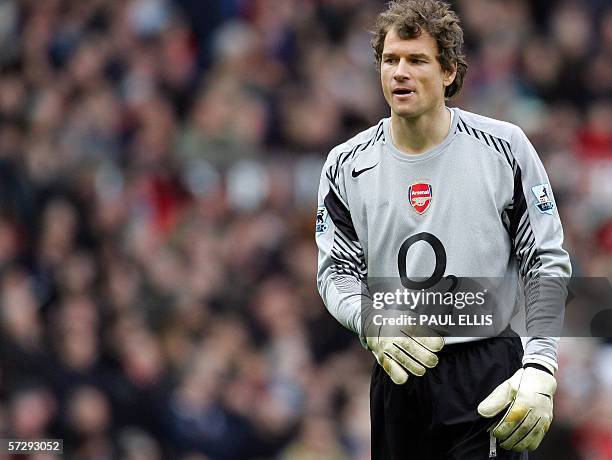 Manchester, UNITED KINGDOM: Arsenal's German goalkeeper Jens Lehmann turns away after conceeding a goal against Manchester United during their...