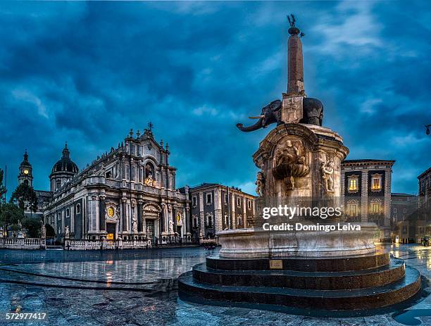 duomo square, catania, sicily - catania stock-fotos und bilder