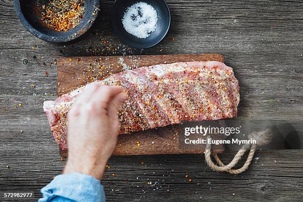 pork ribs - condiments et aromates photos et images de collection