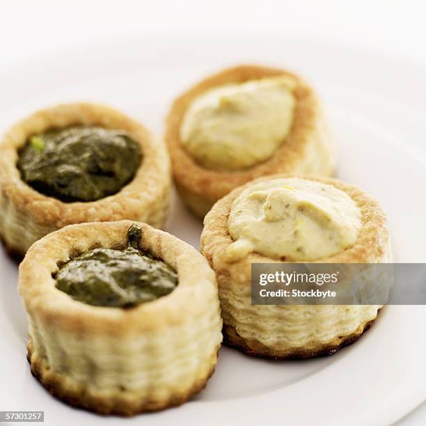 close-up of assorted vol-au-vents served on a plate - vol au vent stockfoto's en -beelden