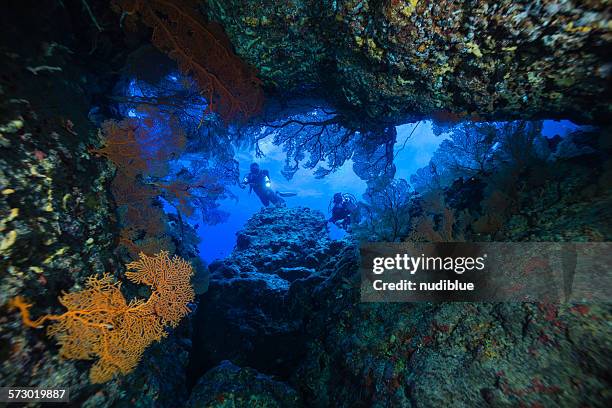 cave diving - spelunking stockfoto's en -beelden