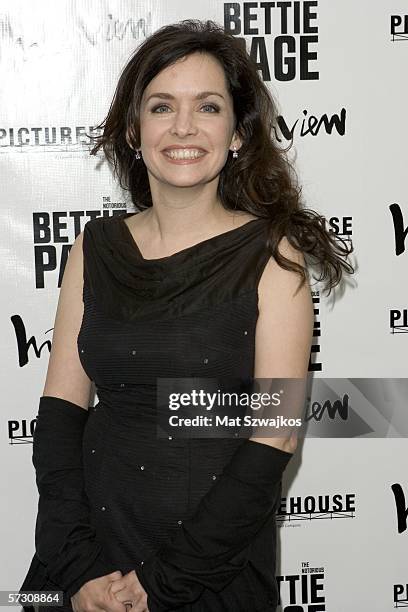 Actress Guinevere Turner arrives at the premiere of "The Notorious Bettie Page" hosted by Picturehouse and Interview Magazine on April 10, 2006 in...