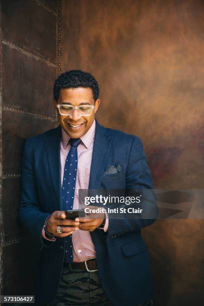 mixed race businessman using cell phone - american indian costume photos et images de collection