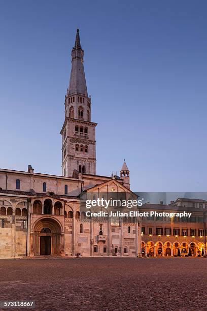 modena cathedral and piazza grande in modena. - modena stockfoto's en -beelden