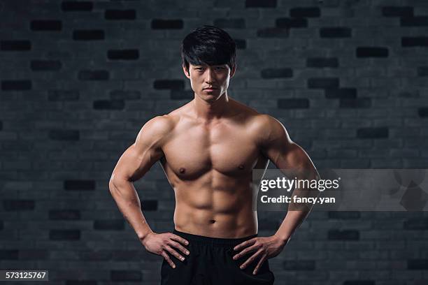 strong athletic man - body building stockfoto's en -beelden