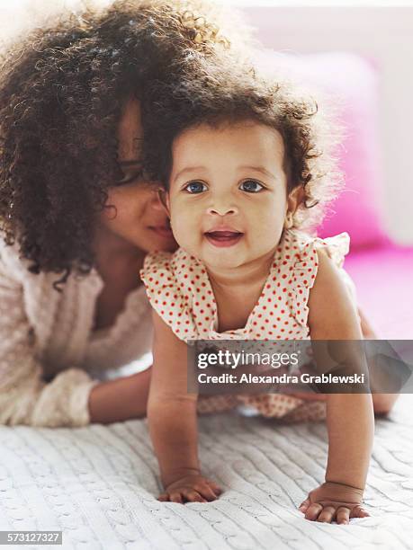 mom and baby on bed - alexandra mora bildbanksfoton och bilder