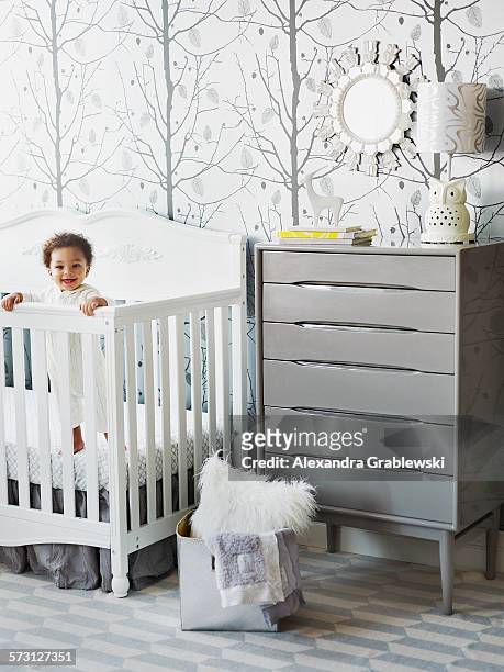 baby standing in crib - nursery bedroom imagens e fotografias de stock