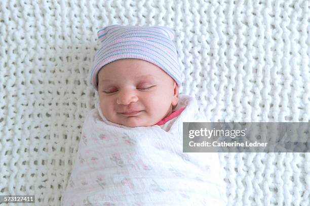 newborn smiling while sleeping - babydecke stock-fotos und bilder