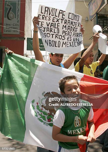 Seguidores del jugador de futbol Cuauhtemoc Blanco, protestan frente a las intalaciones de la Federacion Mexicana de Futbol, en la ciudad de Mexico...