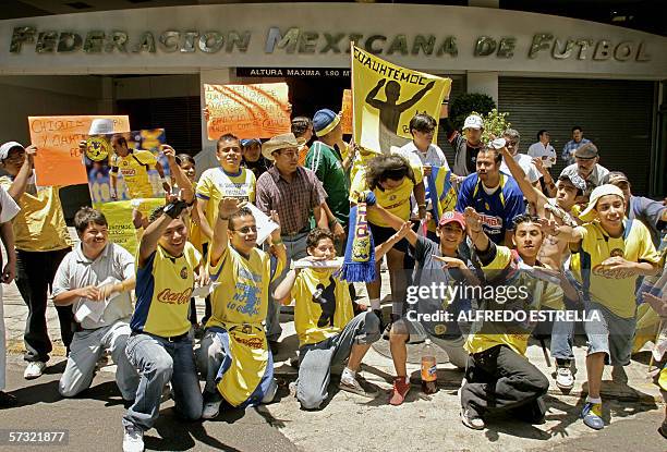 Seguidores del jugador de futbol Cuauhtemoc Blanco, protestan frente a las intalaciones de la Federacion Mexicana de Futbol, en la ciudad de Mexico...