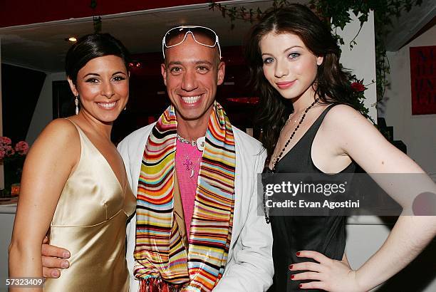 Actress Jamie-Lynn Sigler, stylist Robert Verdi and actress Michelle Trachtenberg attend the Do Something 2006 BRICK Awards at Capitale April 11,...