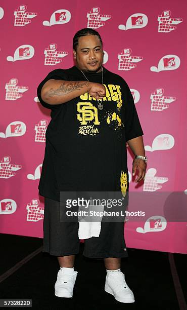 Savage poses in the media room during the second MTV Australia Video Music Awards at the Sydney SuperDome April 12, 2006 in Sydney, Australia.