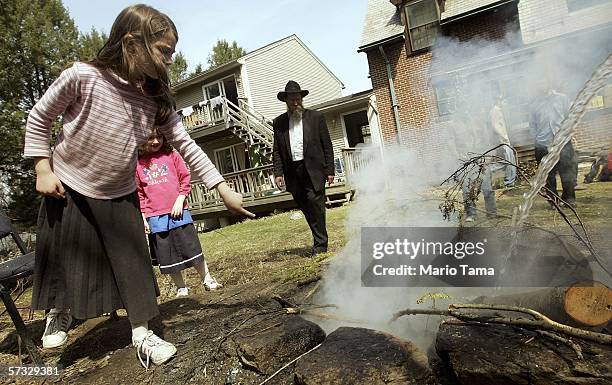 Hasidic Ritual 20 Hasidic Jews Burn Stock Photos, High-Res Pictures, and Images ...
