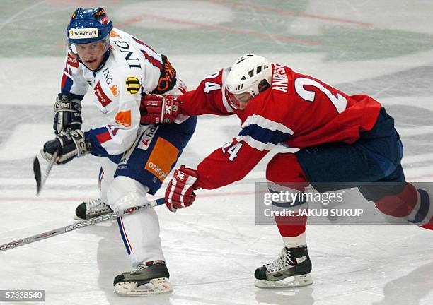 Slovak Dusan Milo scates towards a puck followed by Jonas Andersen of Norway during a friendly match in Piestany, 14 April 2006, ahead of the 2006...