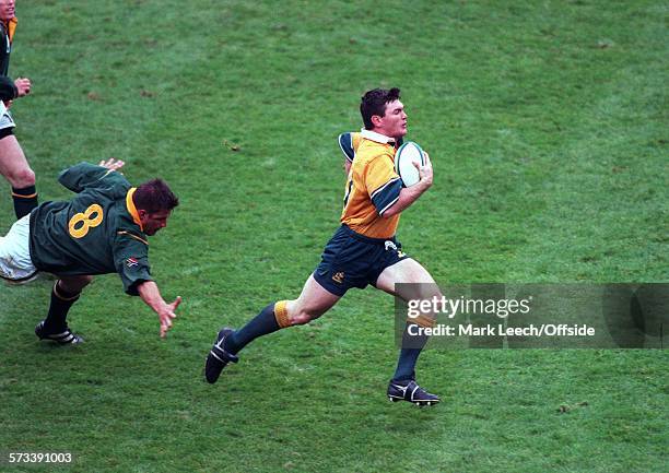 Rugby World Cup 1999 - Australia v South Africa, Daniel Herbert of Australia gets a way from Bobby Skinstad.