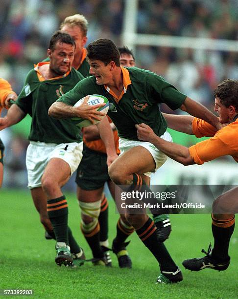 Rugby World Cup 1995, South Africa v Australia, Joost Van Der Westhuizen breaks through the Australian defence.