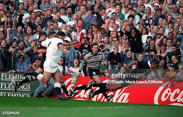 Rugby World Cup 1995, England v New Zealand, Jonah Lomu dives in to the corner to score his first try.