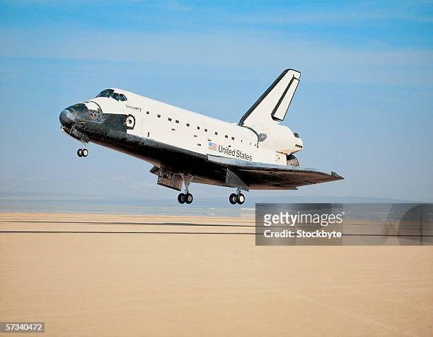 space shuttle landing - landing touching down stock pictures, royalty-free photos & images