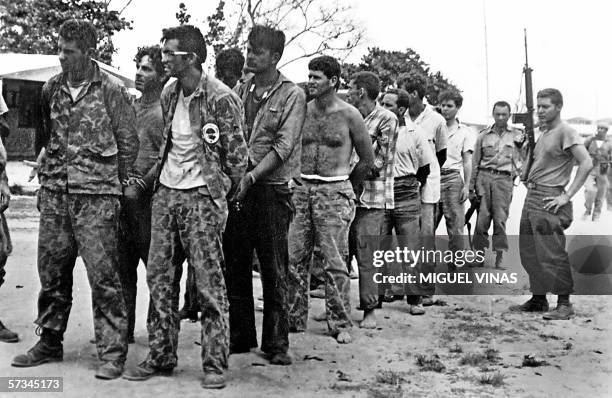 Il y a 45 ans, la Baie des cochons, cadeau involontaire de la CIA a Castro" : This April 1961 file photo shows a group of Cuban...