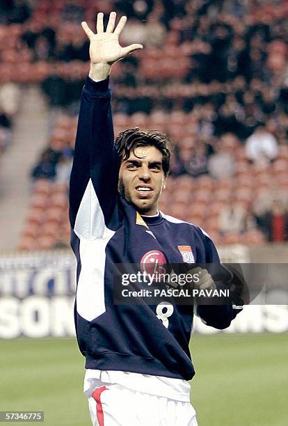 Lyon's Brazilian midfielder Juninho shows to the public his five fingers for the Lyon's five French champion titles before the French L1 football...