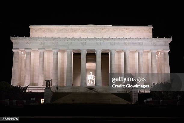 facade of a memorial building, lincoln memorial, washington dc, usa - lincoln and center stock pictures, royalty-free photos & images